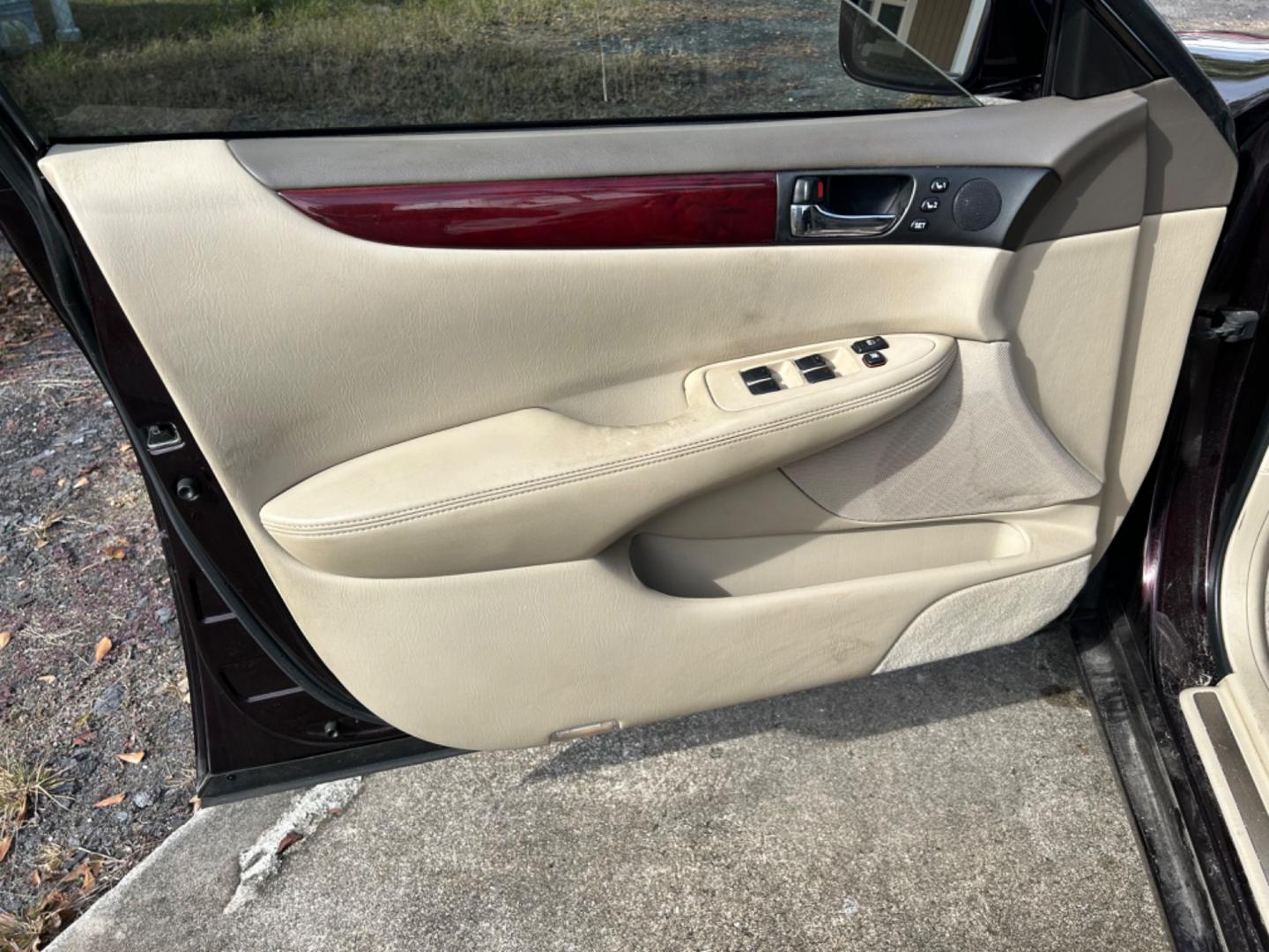 2002 Lexus ES 300 (JTHBF30G020) , located at 1758 Cassat Ave., Jacksonville, FL, 32210, (904) 384-2799, 30.286720, -81.730652 - $3500.00 CASH 2002 LEXUS ES300 MODEL ONLY 196,607 MILES LEATHER ALLOYS SUNROOF SPOILER REMOTE KEYLESS ENTRY RUNS AND DRIVES GREAT 4-DOOR AUTOMATIC TRANSMISSION ICE-COLD AIR-CONDITIONING CALL US NOW @ 904-384-2799 - Photo#6